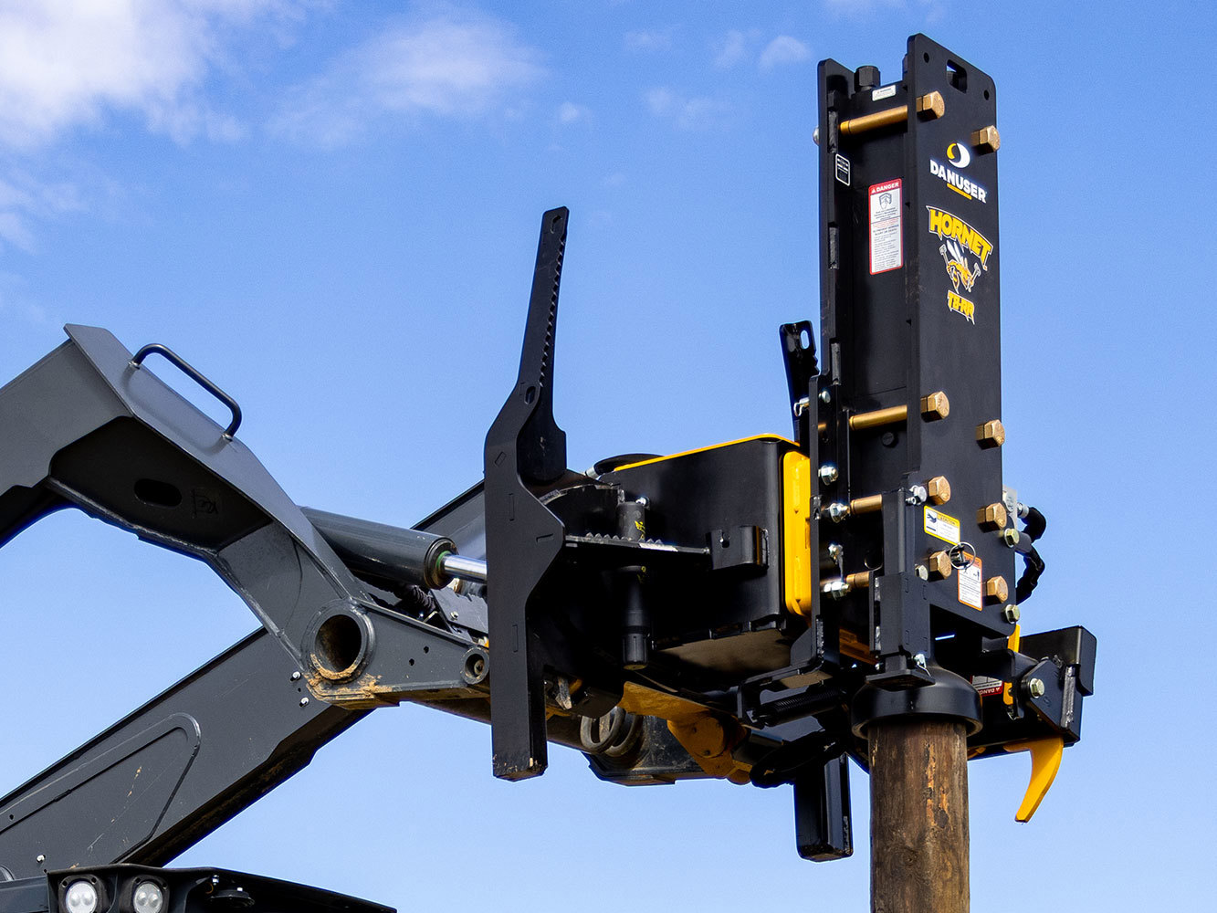 Hornet Post Drivr T8-RR/Grpl/Loaded Skidsteer